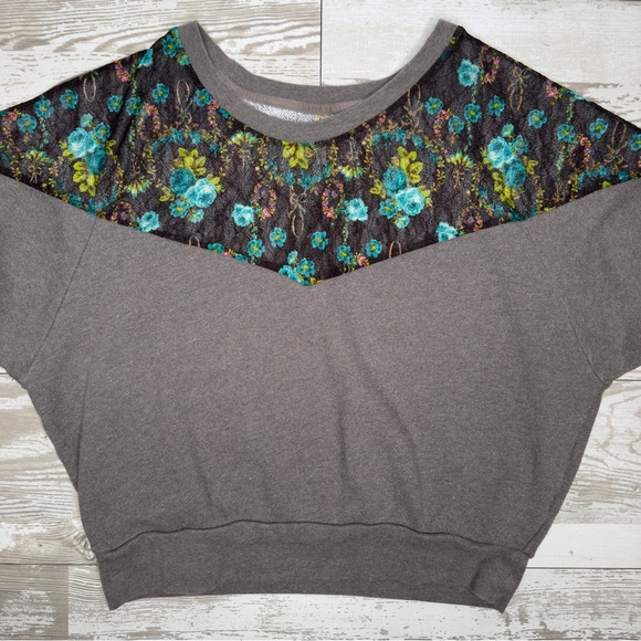 Free People Floral Lace Panel Sweatshirt XS – Gray Dolman Pullover Boho - Picture 5 of 9